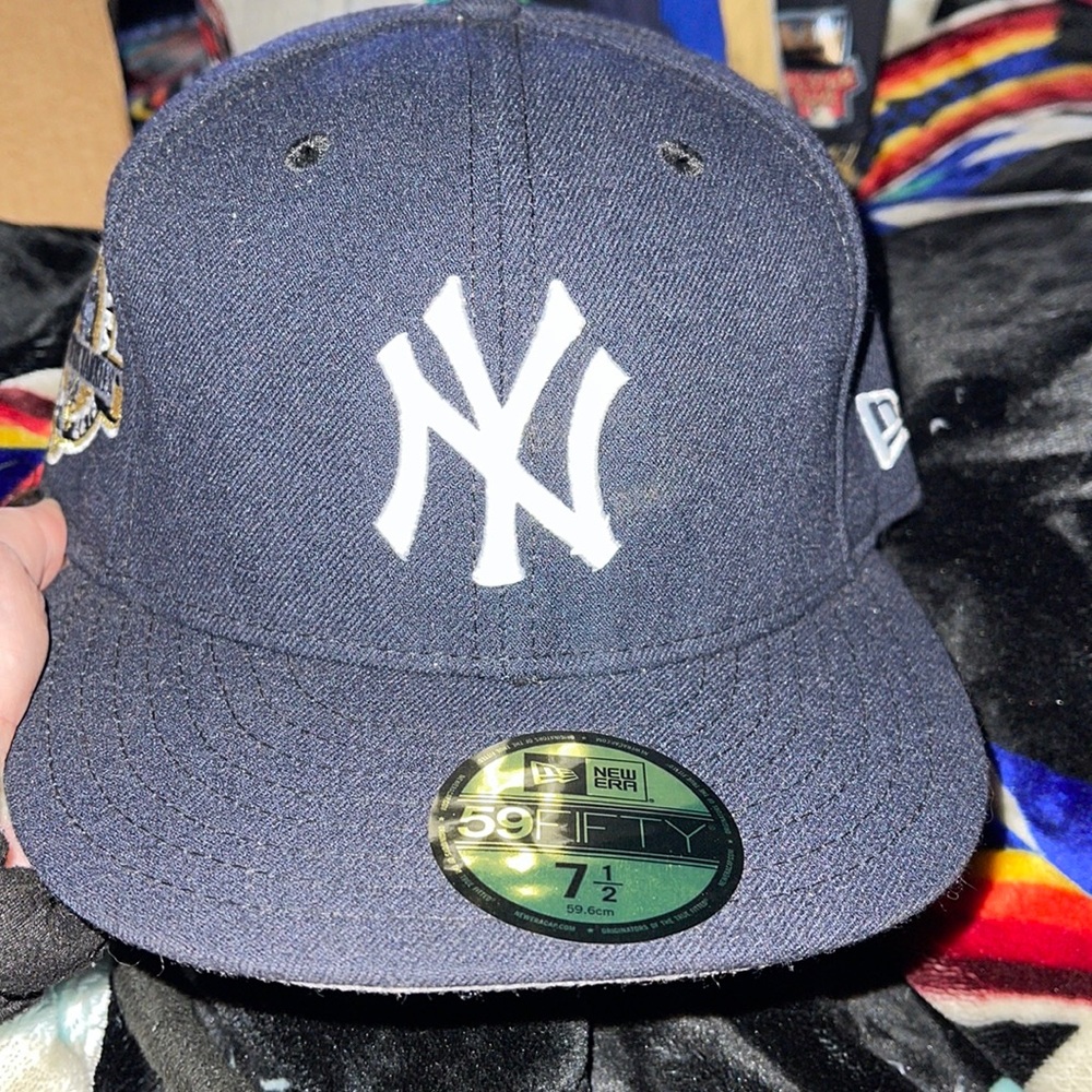 NWOT- Authentic Mens 59fifty New Era- NY Yankees Baseball Fitted cap size 7 1/2
